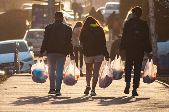 По данным Татарстанстата, в апреле розничные продажи рухнули на -27,6%, в мае — на 21,7%. Если вторая волна эпидемии все-таки нахлынет, последствия для торговли будут самыми серьезными