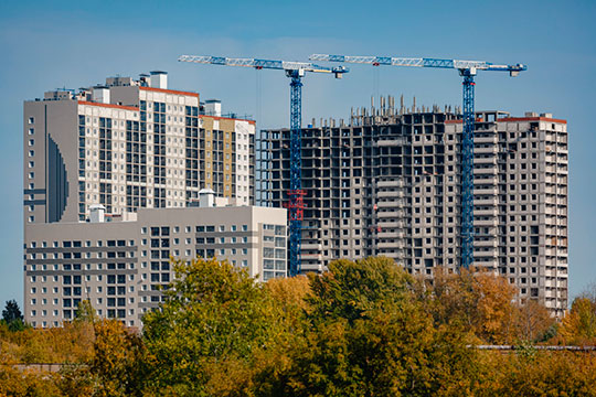Руководитель аналитического центра ДОМ.РФ Михаил Гольдберг заявил, что более 90%  квартир в новостройках страны сейчас продается по программе льготной ипотеки под 6,5%