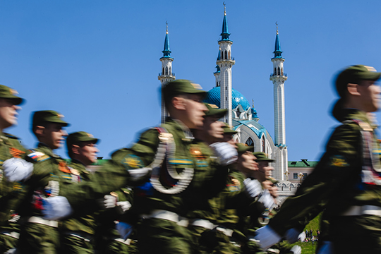 «Могу сказать лишь, что индексация зарплат госслужащим отодвигается, кроме военных. Им денежное довольствие будет проиндексировано в рамках инфляции»