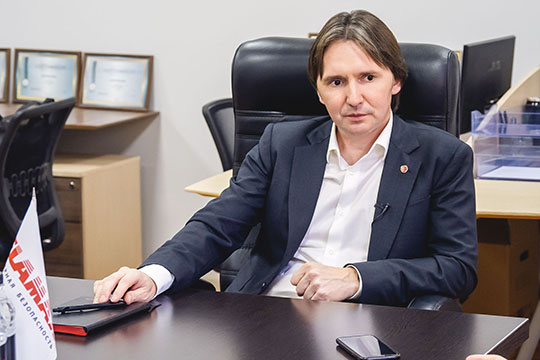 Фиргат Зиганшин: «Честно признаюсь, что когда я еще учился в школе, куда больше увлекался компьютерами, всерьез думал, что смогу стать программистом. Но отец хотел, чтобы я стал пожарным»