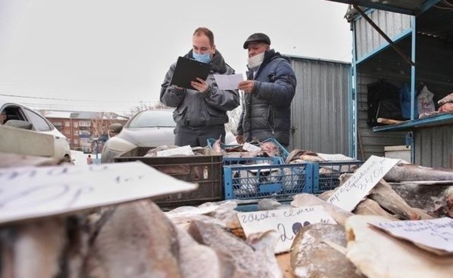 «Рыбный день»: как пресекают нелегальную торговлю на «стихийных» рынках Казани