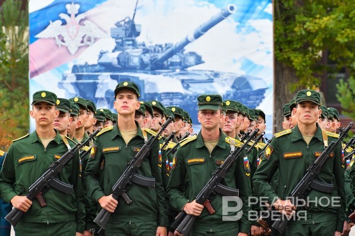 Больше военных, биометрия для иностранцев, чайлдфри под запретом — новое в законах с декабря