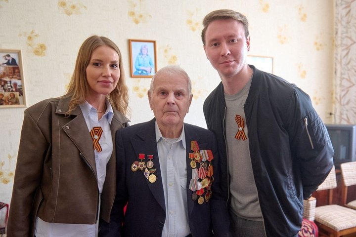 «Пока помним — мы живем»: Банк «Аверс» поздравил ветеранов с Днем Победы